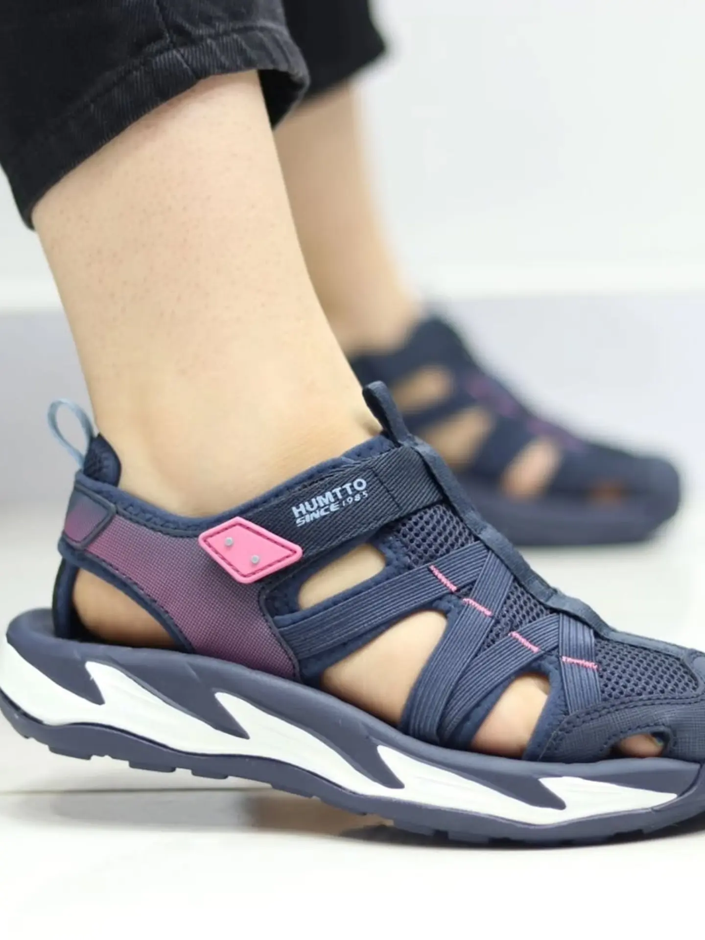 Men’s Outdoor Sports Sandals – Breathable Comfort with Rugged Performance 2