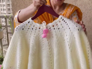 🌸 Elegant Handmade “Rose Poncho” – Cozy, Cute & Budget-Friendly! 💖