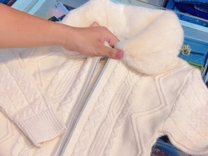 Women’s Luxury Fur Collar Winter Cardigan | Soft Wool Knit Zip Sweater | Elegant Cozy Warmwear for Winter