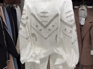 This all-white ensemble is pure elegance with a modern boho twist 🤍✨