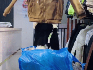 🤎 Classic Street Zip Hoodie – Premium Winter Essential (Restocked on Demand 🔥) 🤎