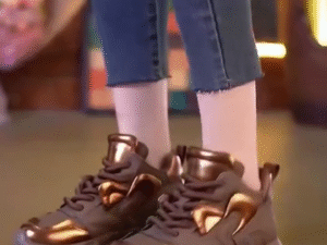 ✨👟 Aurora Luxe Metallic Sneakers – Bold Comfort Meets Street Glam 👟✨