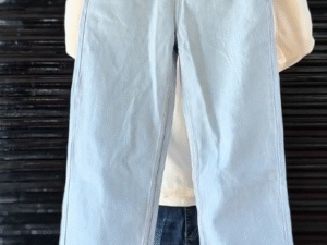 👖💙 Light Blue Wide-Leg Jeans – Casual Comfort Meets Modern Style