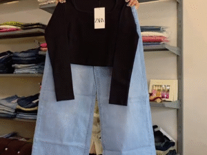 🖤 Cropped Knit & Denim Jeans – Minimal. Modern. Must-Have. 💙