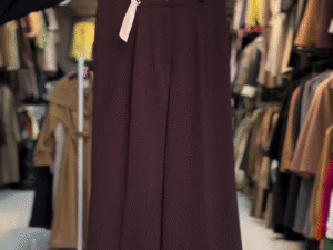 Effortless Elegance: Wide-Leg Trousers 👖✨