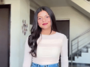 ✨ Timeless Elegance: Your Perfect White Long-Sleeve Top for Every Occasion ✨