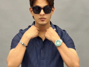 Classic & Casual: Striped Short-Sleeve Collared Shirt 👕✨